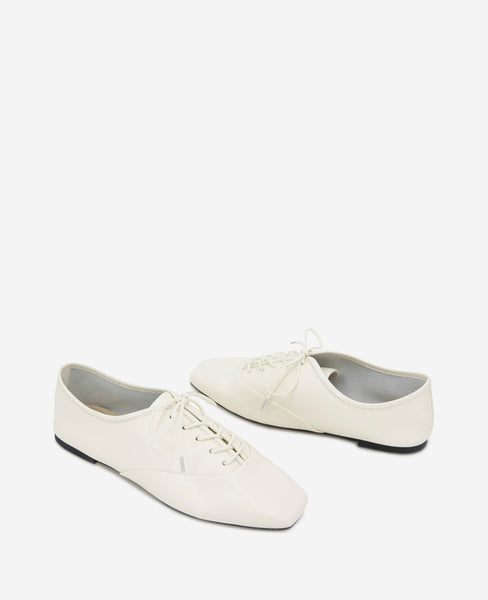 Shop Justice Lace-Up Leather Flat in Ecru | Kenneth Cole display picture 3