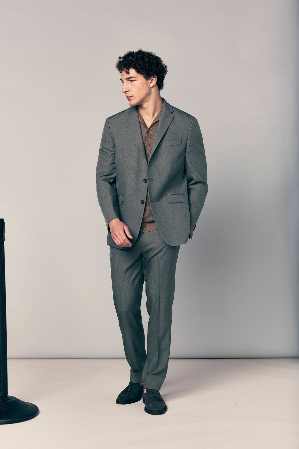 How Should a Suit Jacket Fit? Tips for a Sharp and Tailored Appearance