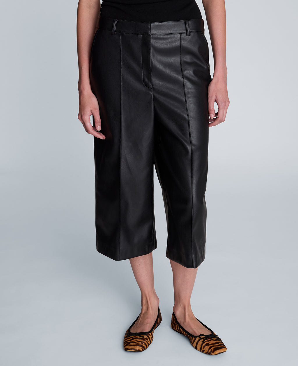 Kenneth Cole - Fly Front Long Pintuck Short WOMENS SHORTS for Women 