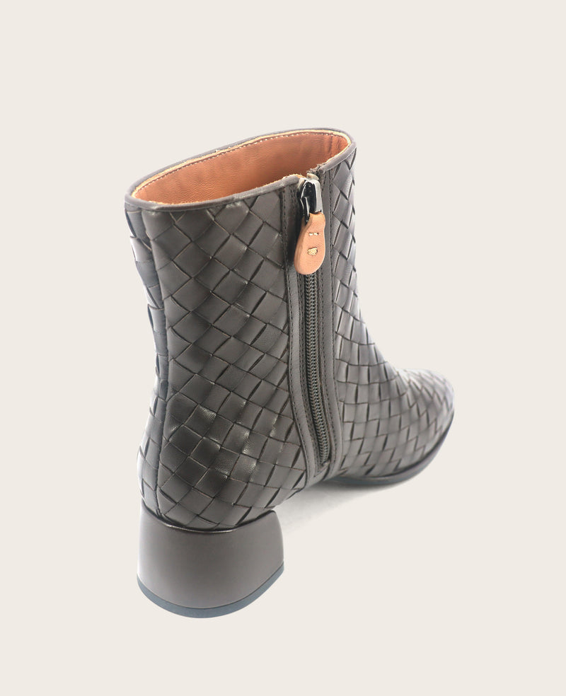 Kenneth Cole - GENTLE SOULS - Elodie Leather Woven Side Zip Boot WOMENS BOOT for Women