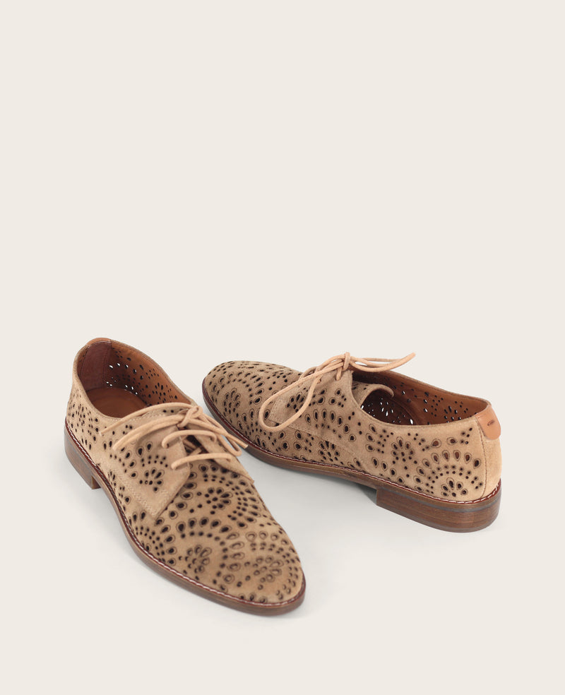 Kenneth Cole - GENTLE SOULS - Aronson Perforated Suede Oxford WOMENS FLAT for Women