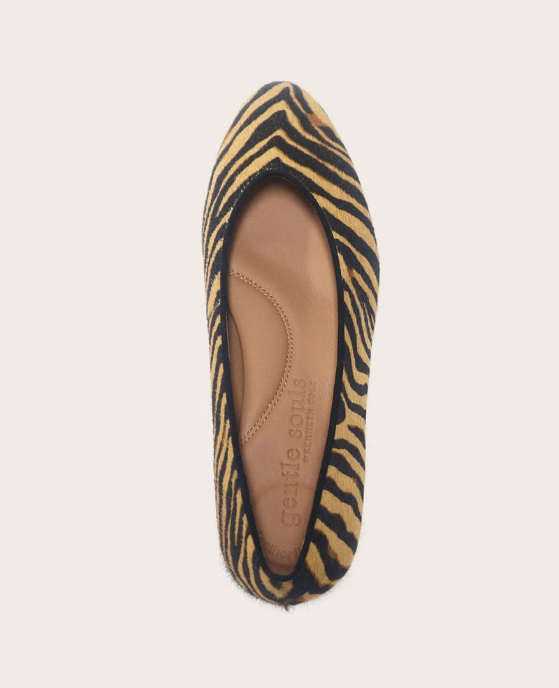 Kenneth Cole - GENTLE SOULS - Atlas V Tiger Calf Hair Flat WOMENS FLAT for Women