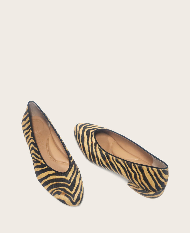 Kenneth Cole - GENTLE SOULS - Atlas V Tiger Calf Hair Flat WOMENS FLAT for Women