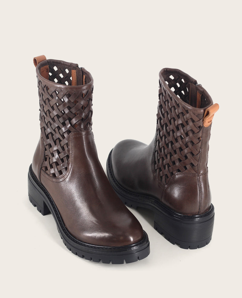 Kenneth Cole - GENTLE SOULS - Bailah Woven Leather Lug Boot WOMENS BOOT for Women