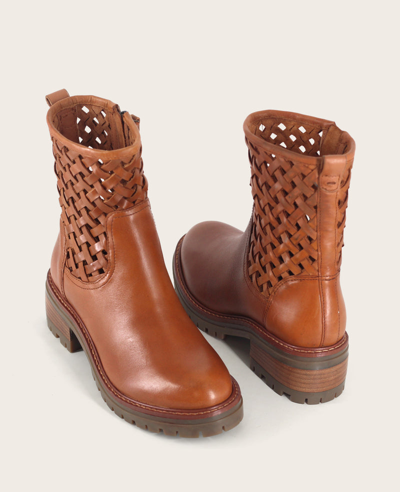 Kenneth Cole - GENTLE SOULS - Bailah Woven Leather Lug Boot WOMENS BOOT for Women