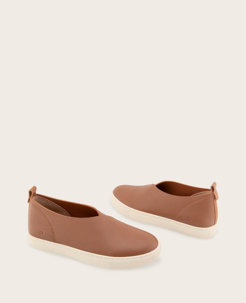 Kenneth Cole - GENTLE SOULS - Cainey Stretch Leather Slip On Sneaker WOMENS ATHLEISURE for Women