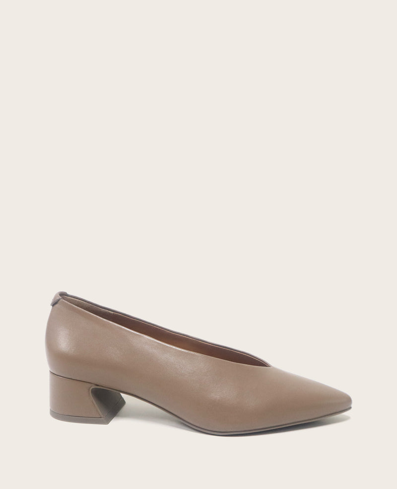 Kenneth Cole - GENTLE SOULS - Galleria Leather Pump WOMENS HEELS for Women