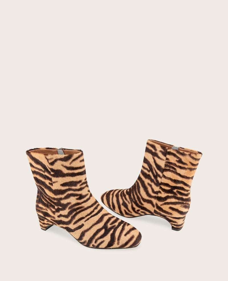 Kenneth Cole - GENTLE SOULS - Nalston Calf Hair Bootie WOMENS BOOT for Women