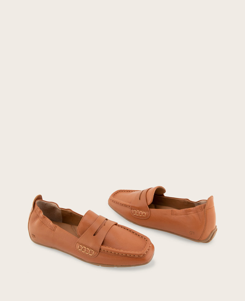 Kenneth Cole - GENTLE SOULS - Sophie Driver Leather Loafer WOMENS FLAT for Women