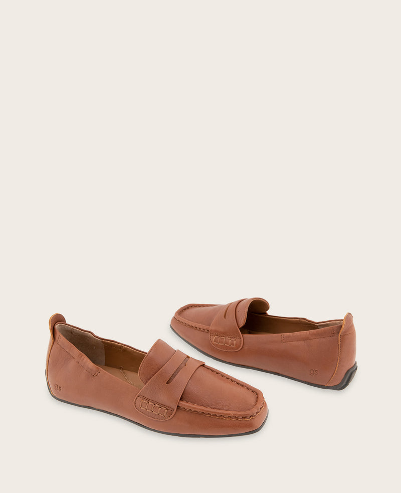 Kenneth Cole - GENTLE SOULS - Sophie Driver Leather Loafer WOMENS FLAT for Women