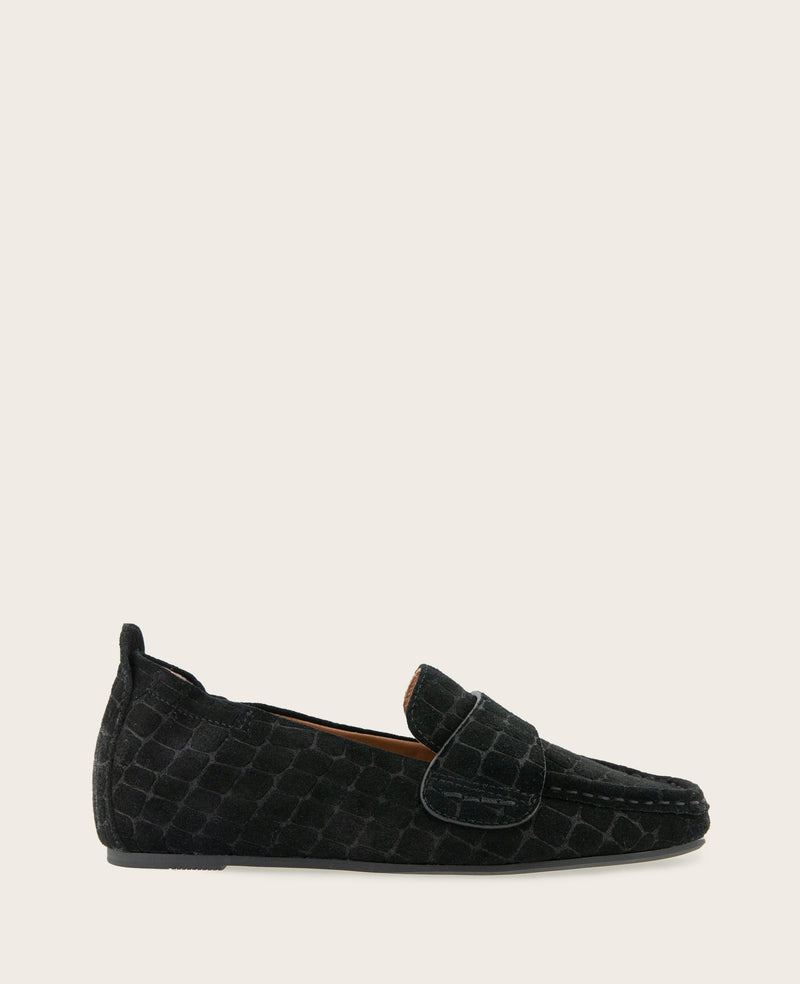 Kenneth Cole - GENTLE SOULS - Sophie Suede Embossed Loafer WOMENS FLAT for Women