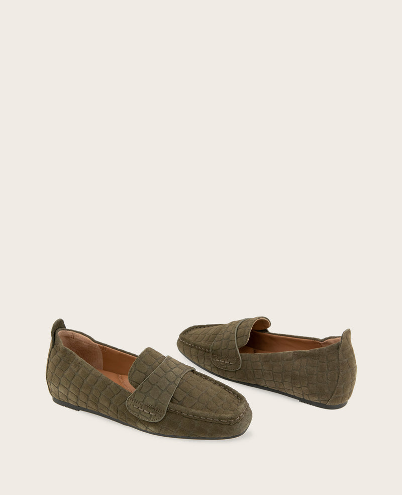 Kenneth Cole - GENTLE SOULS - Sophie Suede Embossed Loafer WOMENS FLAT for Women