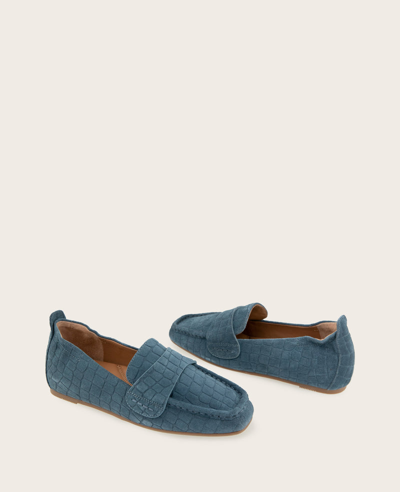 Kenneth Cole - GENTLE SOULS - Sophie Suede Embossed Loafer WOMENS FLAT for Women