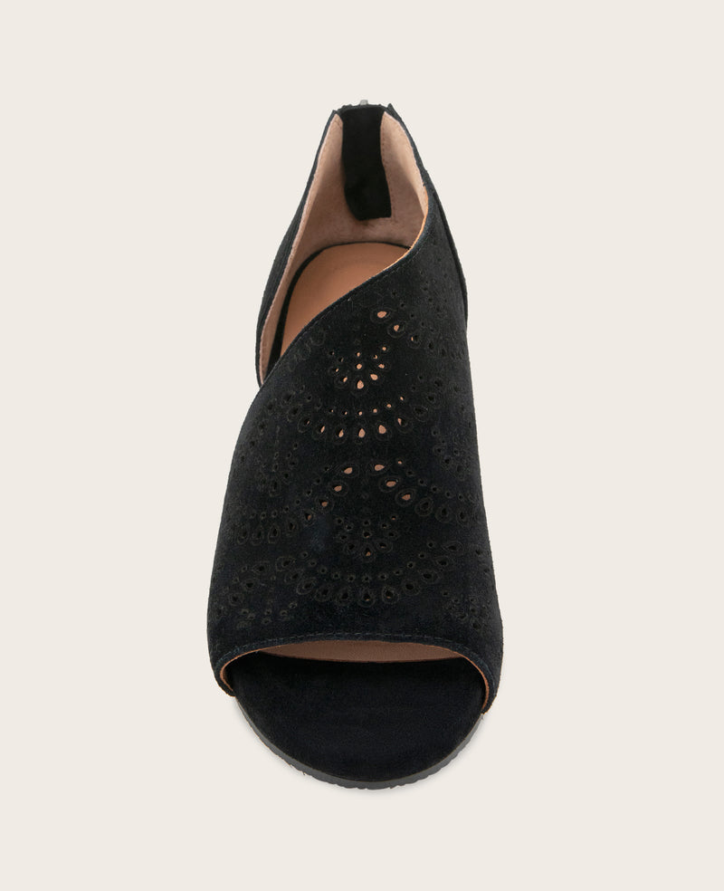 Kenneth Cole - GENTLE SOULS - Talerie Suede Perforated Wedge Sandal WOMENS SANDAL for Women
