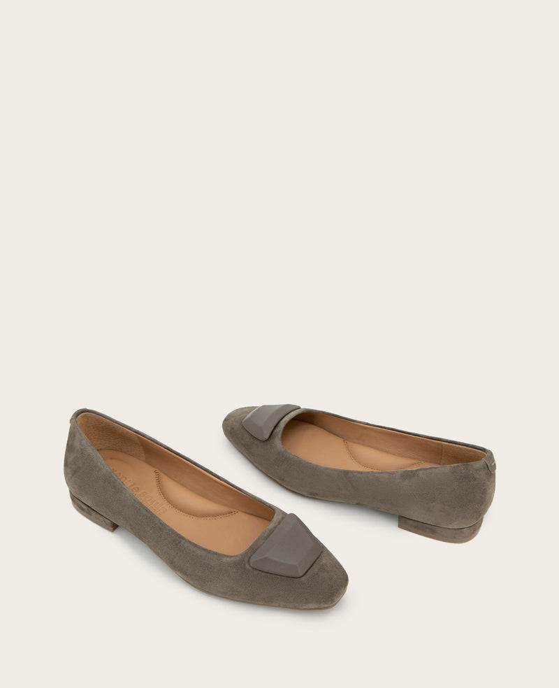 Kenneth Cole - GENTLE SOULS - Hanette Suede Flat WOMENS FLAT for Women