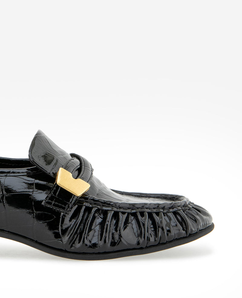 Kenneth Cole - Remi Embossed Croco Pleated Toe Loafer WOMENS FLAT for Women