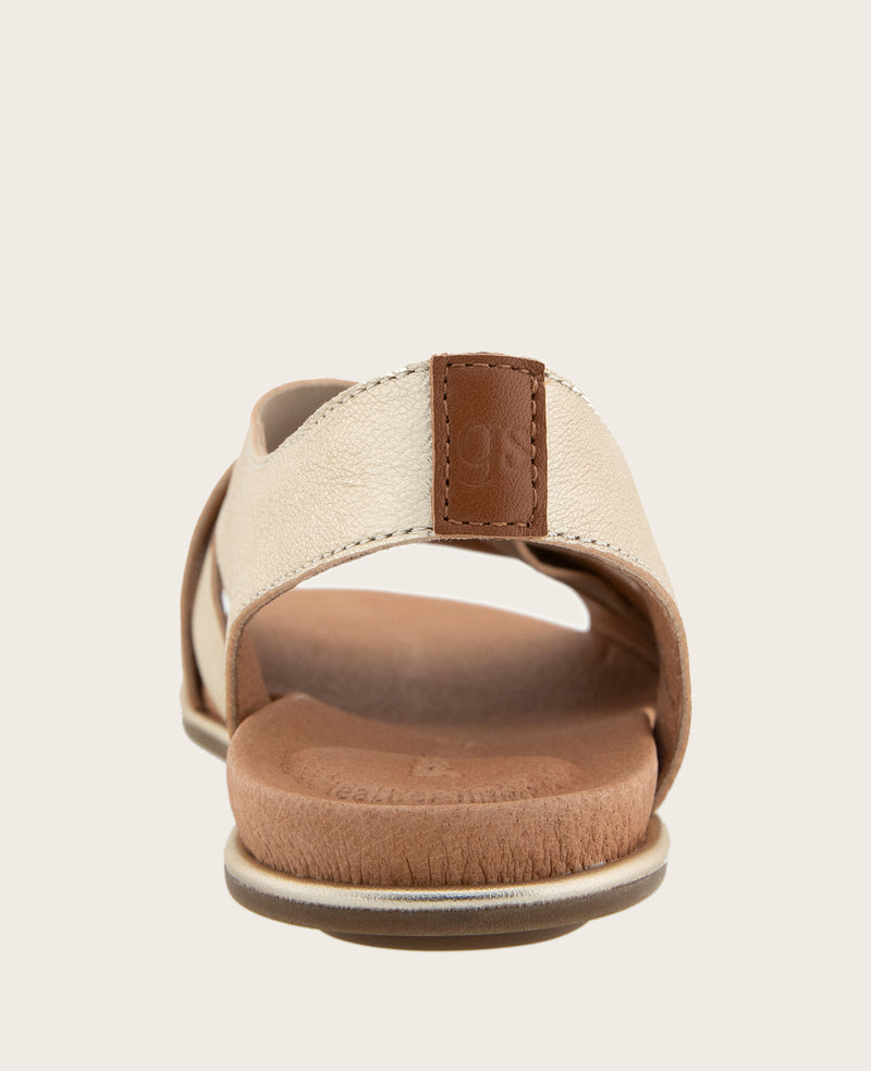 Kenneth Cole - GENTLE SOULS - Laken Metallic Oversize Weave Sandal WOMENS SANDAL for Women