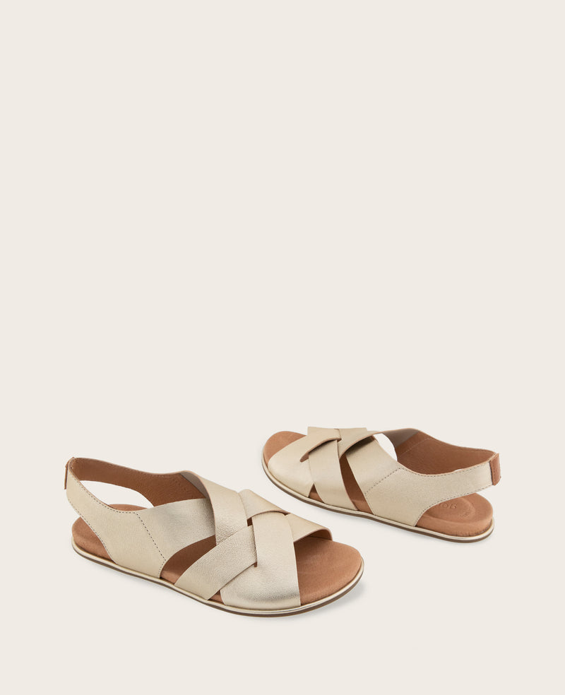 Kenneth Cole - GENTLE SOULS - Laken Metallic Oversize Weave Sandal WOMENS SANDAL for Women