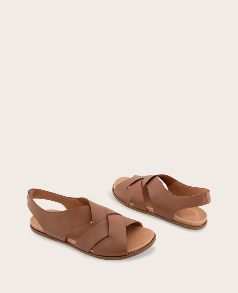 Kenneth Cole - GENTLE SOULS - Laken Leather Oversize Weave Sandal WOMENS SANDAL for Women