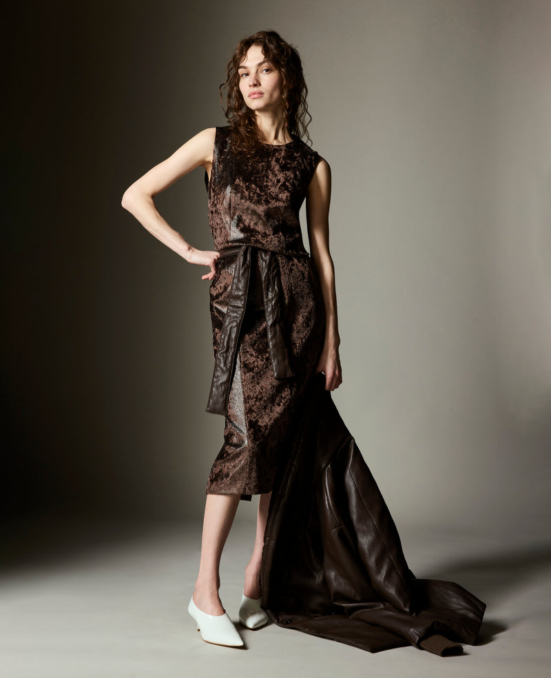 Kenneth Cole - Snake Skin Textured Velvet Crew Neck Sheath Midi Dress WOMENS DRESS for Women