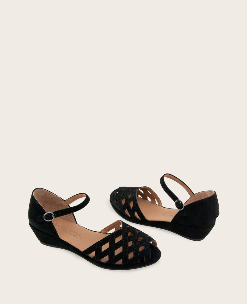 Kenneth Cole - GENTLE SOULS - Loren Suede Perforated Peep-Toe Sandal WOMENS FLAT for Women