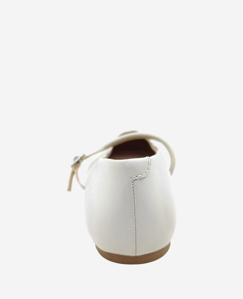 Shop Magnolia Leather Ballet Flat in Ecru | Kenneth Cole