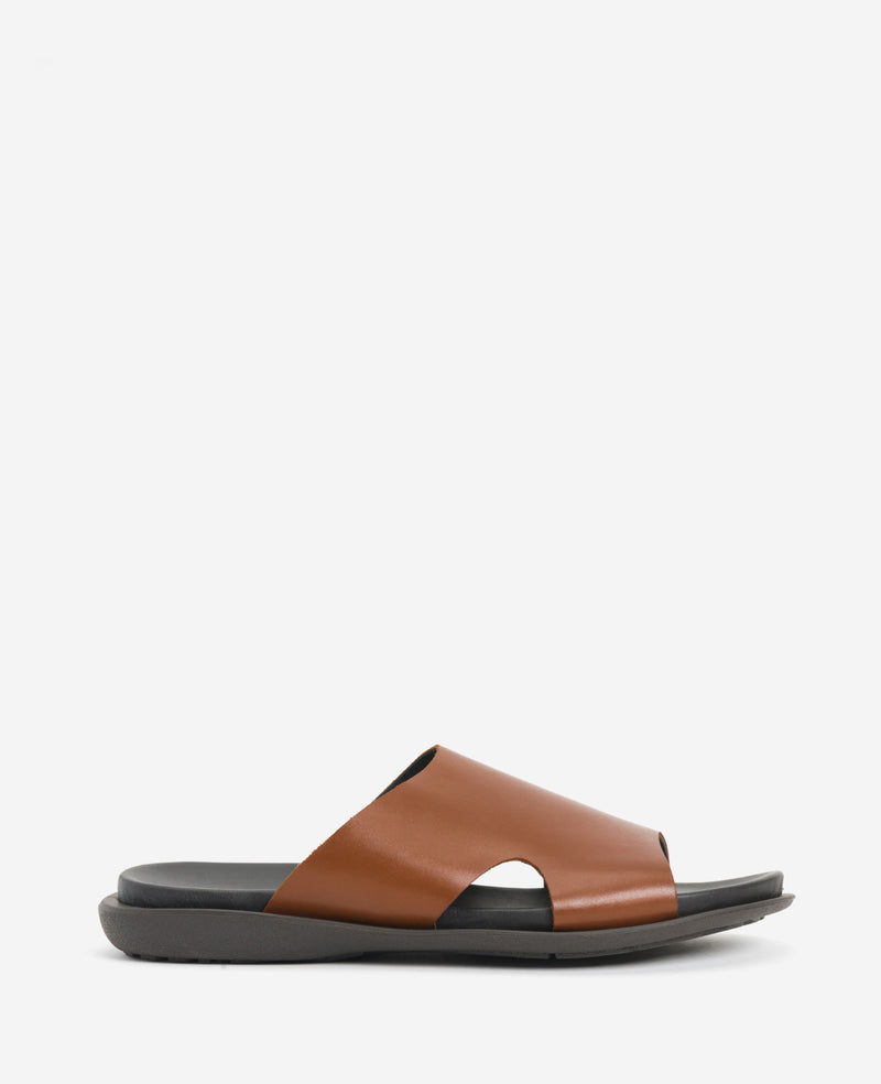 Kenneth Cole | Sand-Y Beach Leather Slide Sandal in Cognac, Size: 13 Kenneth Cole | Sand-Y Beach Leather Slide Sandal in Cognac, Size: 13